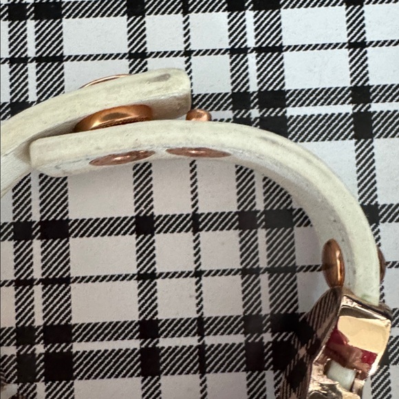 Gold and White 'AMOR' Bracelet - Picture 3 of 7